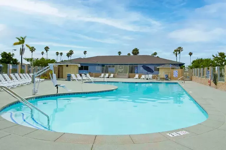 Swimming pool, hot tub and clubhouse