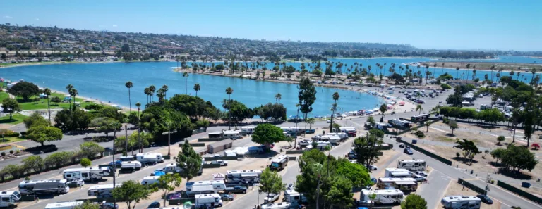 paddleboarding mission bay